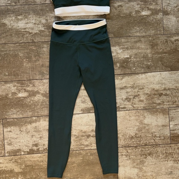 Lilybod Green Leggings & Sports Bra Set with White Contrast Band - Picture 2 of 2